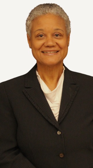 Portrait of Dr. Karen Gear, DDS, endodontist and founder of Vineyard Glow at Martha's Vineyard Endodontics